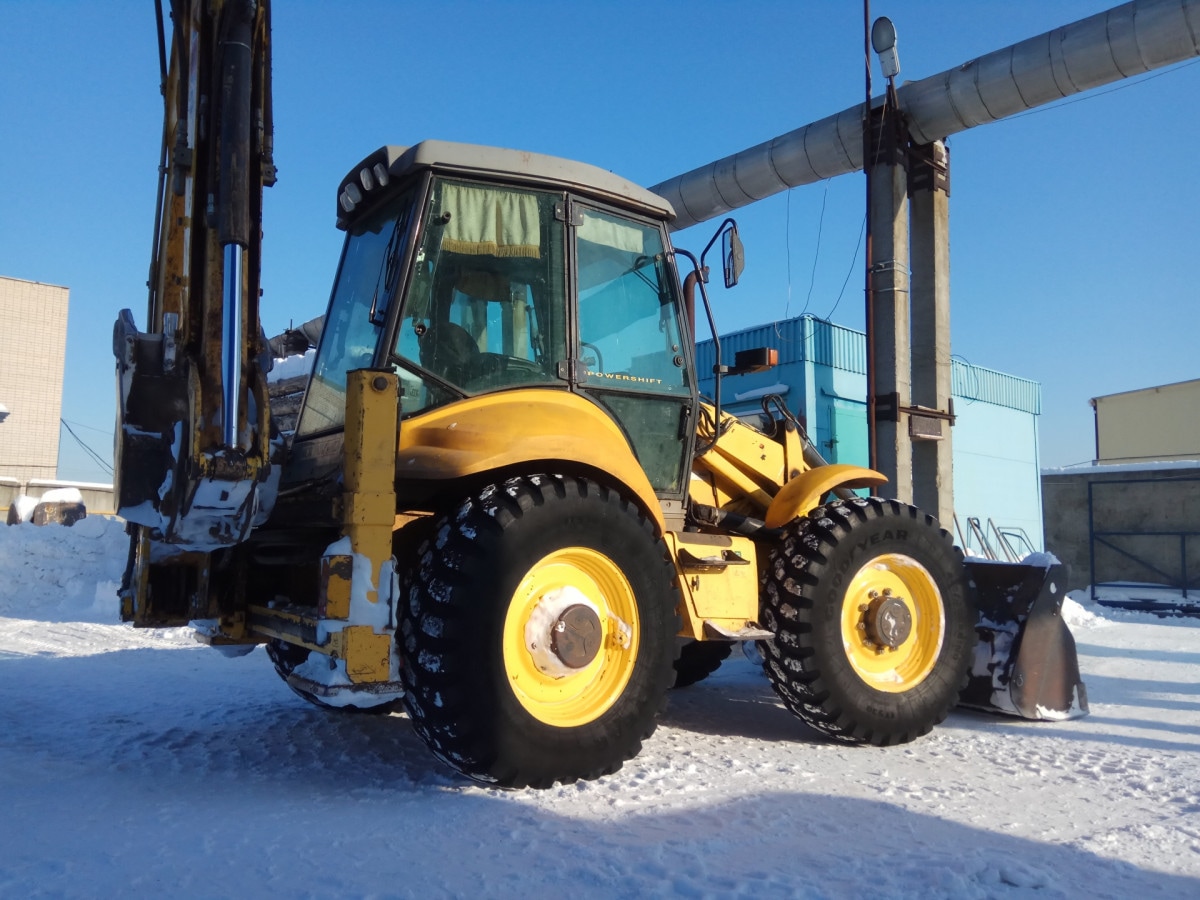 Экскаватор-погрузчик New Holland B115B в аренду Твери круглосуточно -  низкая цена